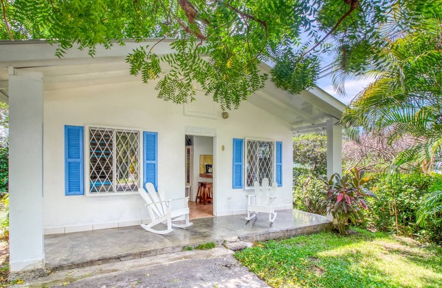Villa dans propriété en bord de mer avec terrasse et piscine partagée - à quelques pas du sable!