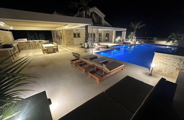 Villa Athena, Vamos, 13.5/ 5m Swimming pool, Pickleball court, luxury Villa