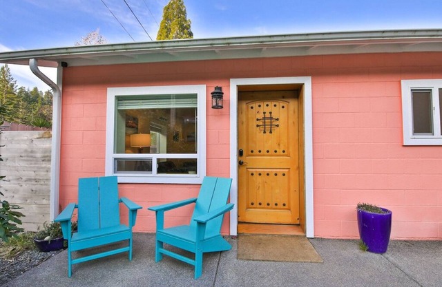 Villa Au Contraire -luxury within steps to Jedediah Smith Park and Smith River