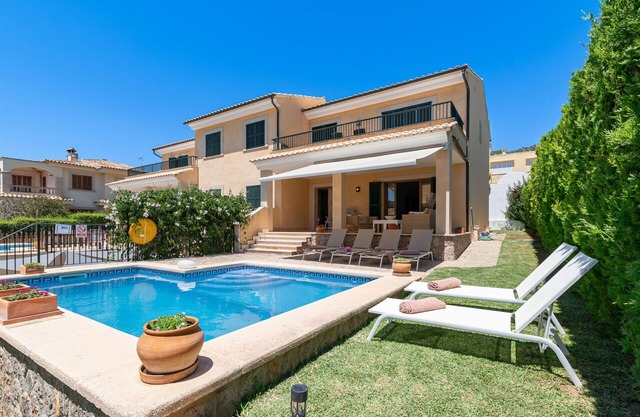 Villa Aucanada for 8 people in a quiet area