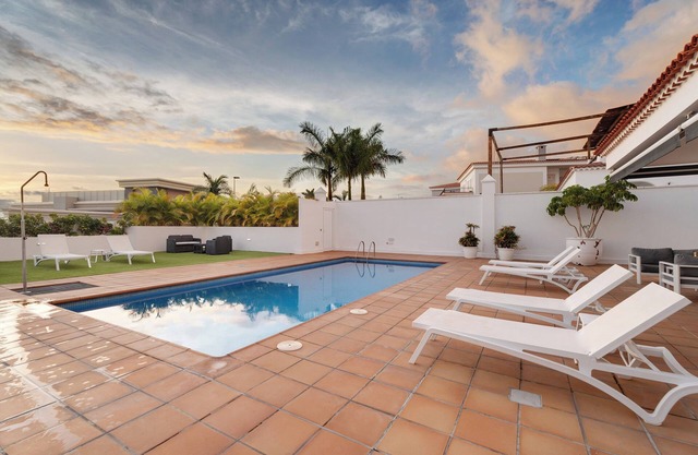 Villa "Aurora Playa La Arena" avec vue sur la mer, piscine chauffée privée et Wi-Fi