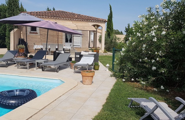 Villa avec jardin et piscine