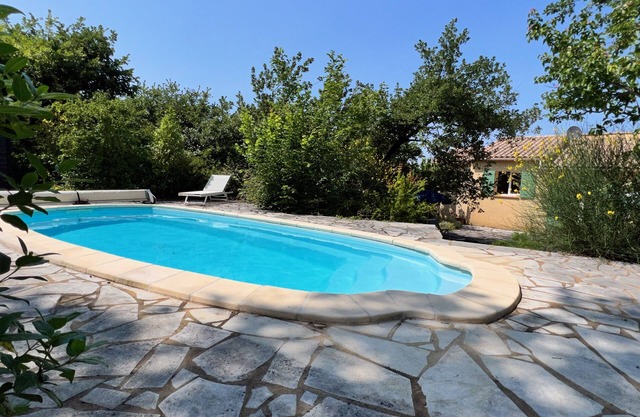 Villa 3* avec piscine privée sur les hauteurs de Faucon, à 15 km du Mont Ventoux