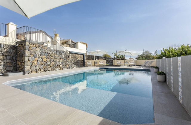 Villa 'Badimà - Con Piscina' avec vue sur la mer, Wi-Fi et climatisation