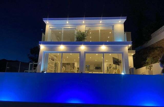 Villa 'Bali Málaga' avec vue sur la mer, Wi-Fi et climatisation