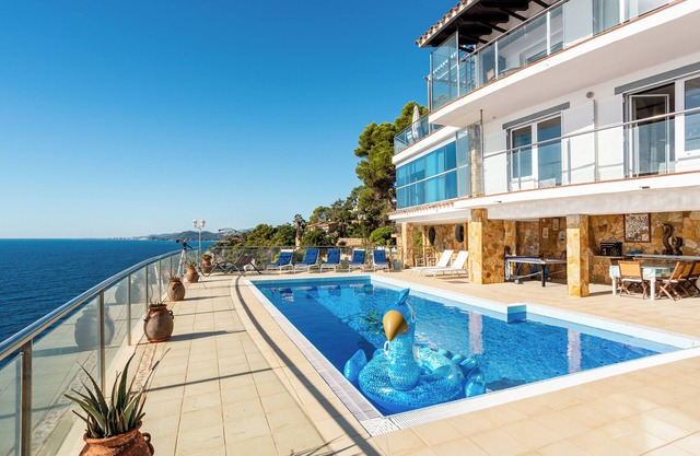 Villa Bergantin avec vue sur la mer, piscine et Wi-Fi.