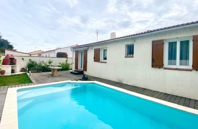 Villa between sea and mountain