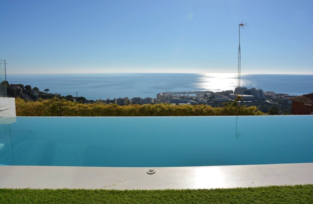 Villa Bianca Sitges High Design / Vues spectaculaires sur mer. Piscine intérieur