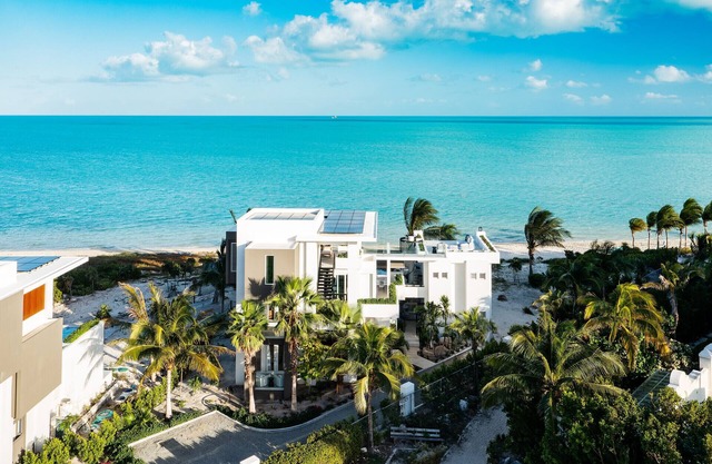 Villa Blue Lagoon - 5 BR Beachfront