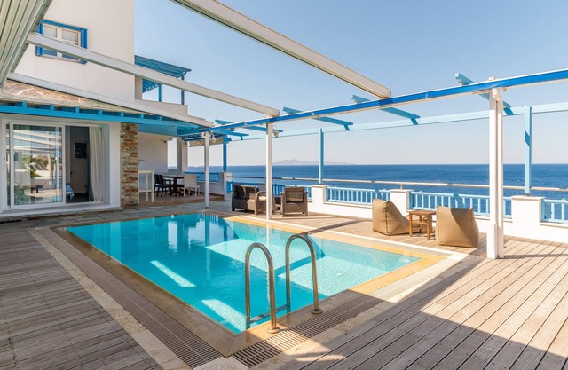 Villa "Blue Waves View Andros" avec vue sur la mer, piscine privée et Wi-Fi