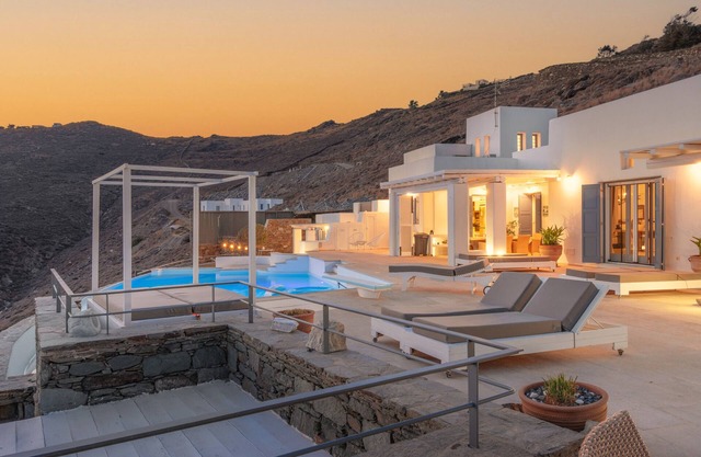 Villa 'Blueros Luxury' avec vue sur la mer, Wi-Fi et climatisation