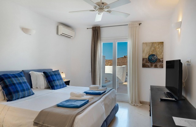 Villa "Blueros - Main" avec vue sur la mer, piscine partagée et Wi-Fi