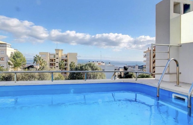Villa Bonanova avec vue sur la mer, piscine et Wi-Fi.