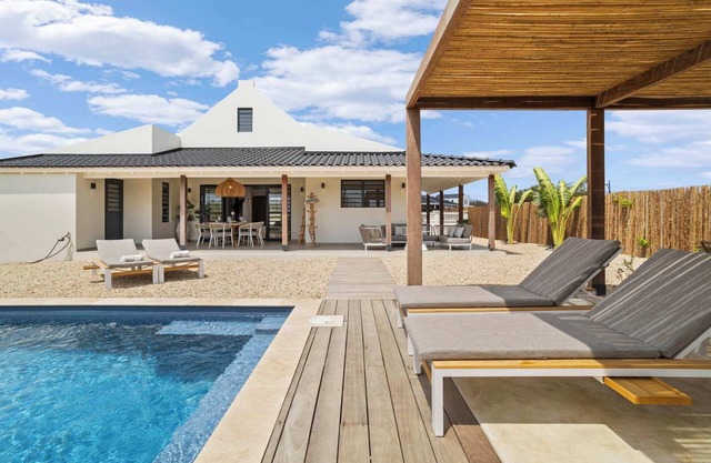 Villa Bonheur with refreshing private pool