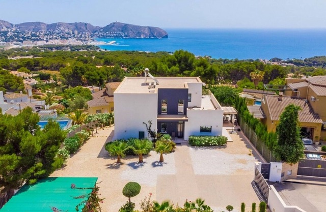Villa Brisa de Mar - Modern and Luxury 5 bedroom villa with sea views in Moraira