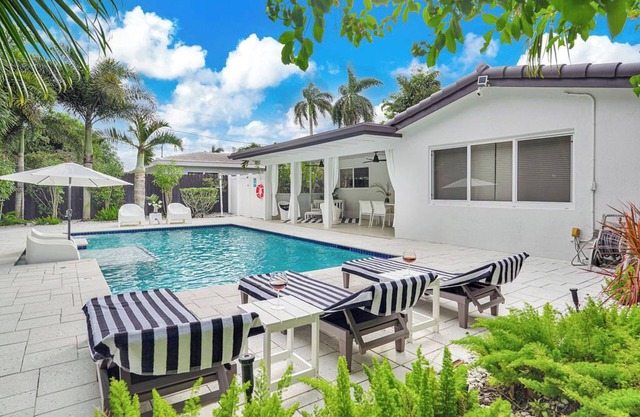 Villa Cabana near beaches with heated pool