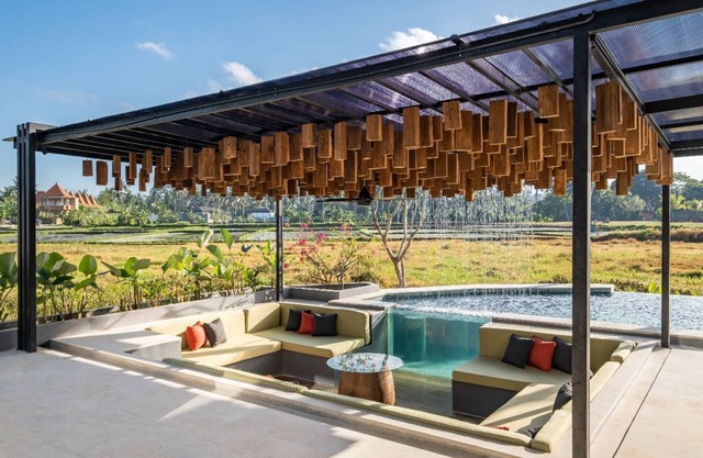 Villa Cakra 4 Bdr New Spacious Villa with Infinity Pool and Paddy Field View