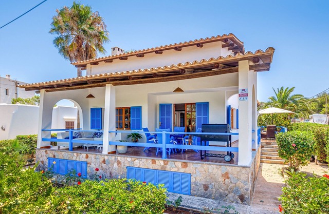 Casa Cala Figuera" avec terrasse extérieure et Wi-Fi.