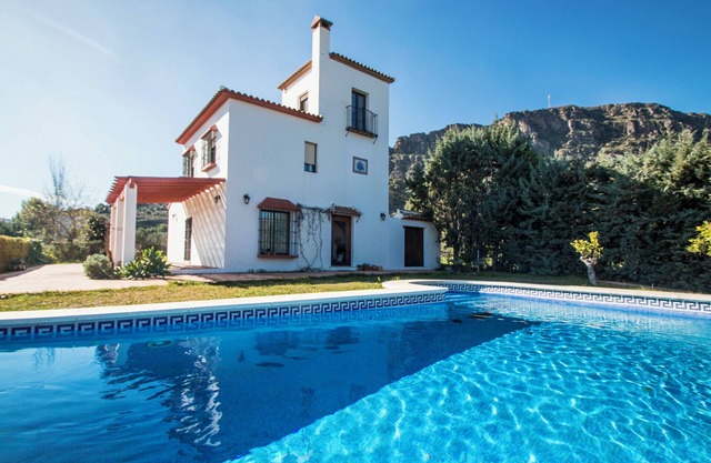 Villa "Caminito del Rey" avec vue sur les montagnes, piscine, jardin, climatisation et Wi-Fi