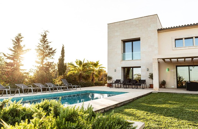 Villa Can Paulo. Luxury House with pool and garden for 12 people in Santanyi