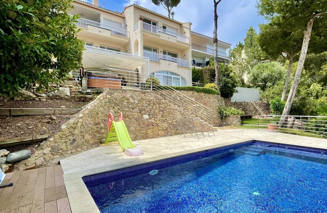 VILLA CANTABRIC