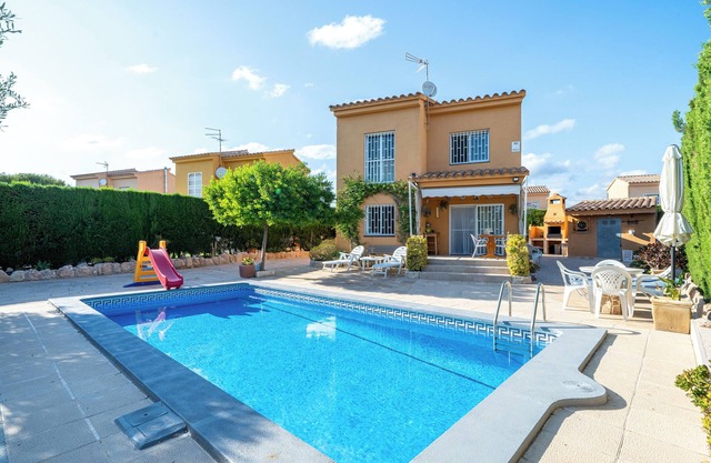 Villa 'Carmen' avec piscine privée, terrasse partagée et Wi-Fi.