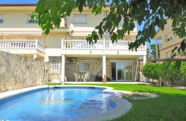 Villa Caroline, piscine, BBQ, vue sur mer, parking, WiFi, salle de fête, billard