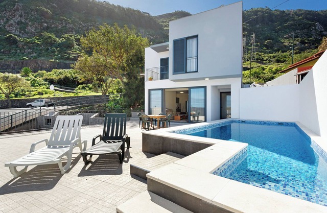 Villa "Casa Da Pontinha" avec vue sur la mer, jardin privé, piscine extérieure et Wi-Fi