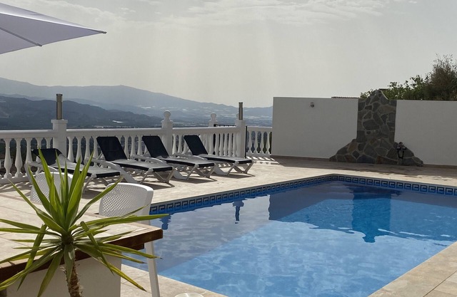 Villa 'Casa Descansa' avec vue sur la mer, Wi-Fi et climatisation.