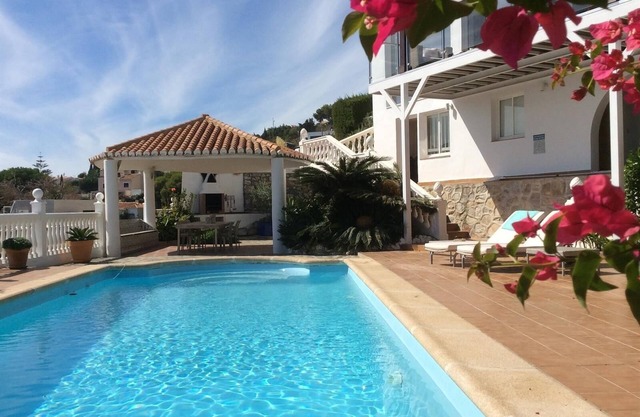 Villa "Casa La Choza" avec vue sur mer et montagne, piscine, jardin et Wi-Fi.
