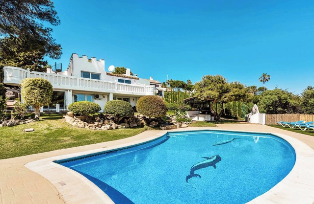 Villa Casillo - La Villa a une piscine privée, un bain à remous et WI-FI plus A / C