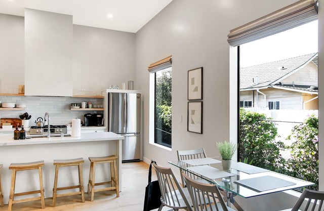 Villa Castillo 5 - Dog Friendly, Immaculate villa steps to downtown with central A/C