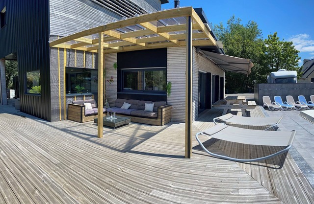 villa chantalain, 3 mn de la mer ,spa, wk a 1099€, petits oiseaux et nature