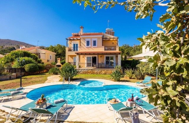 Villa Chloe - Quatre Chambres Villa, Couchages 8