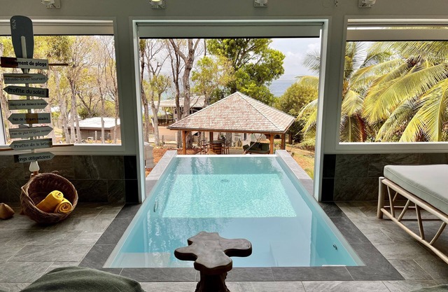 villa COLIBRI avec piscine intérieure en bord de mer