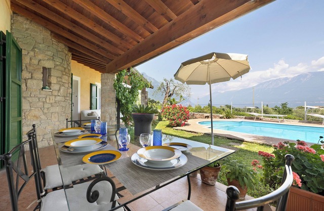 Villa Corneghe avec vue sur le lac, piscine, jardin et terrasse