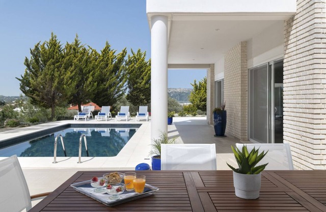 Villa Cornelia - Four Bedroom Villa, Sleeps 12
