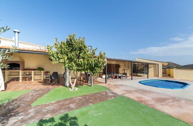 Villa Cortijo Alba avec Piscine, Jardin, A/C & Wi-Fi