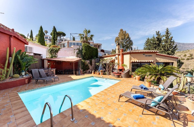 Villa "Cosy House Jacuzzi Pool View" avec vue sur la mer et la montagne, piscine et Wi-Fi