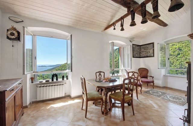 Villa 'Cottage con Vista Mare' près de la mer avec jardin