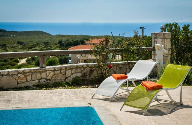 Villa 'Country Atheras' avec vue sur la mer, Wi-Fi et climatisation