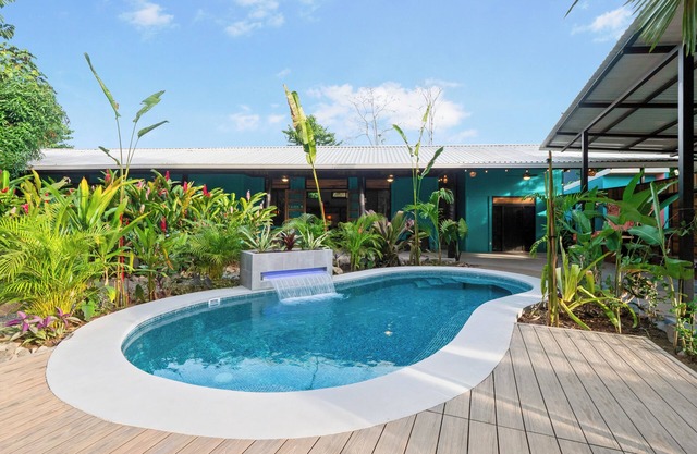 Villa del Mito: Pool, Close to Beach, AC, Wifi, Beautiful Garden, Private