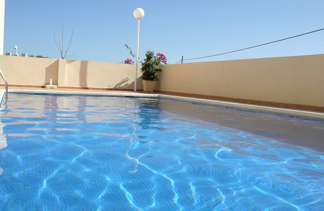 Appartement au rez-de-chaussée, wifi gratuit, télévision par satellite, barbecue, piscine commune
