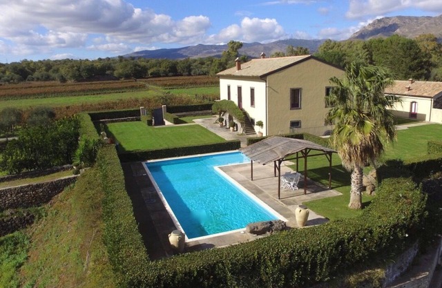Villa entourée de vignes et de vues incroyables pour profiter au mieux de la Sicile