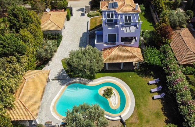 Villa Dalousa Retreat - 5 min to the beach private pool/jacuzzi spa