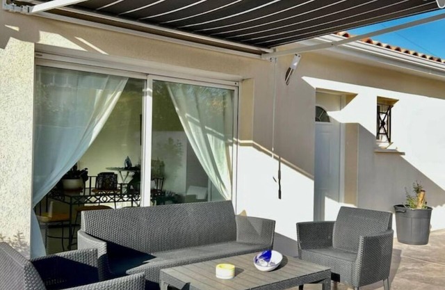 dépendance avec piscine et boulodrome