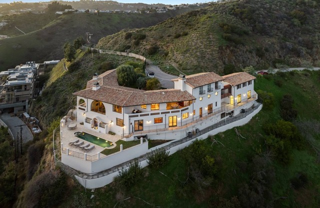 Villa del Cielo - Spanish Style Villa with 270 Degree City Views!