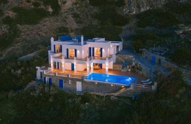Villa Delfini, beachfront, best 2-16 guests, Syros