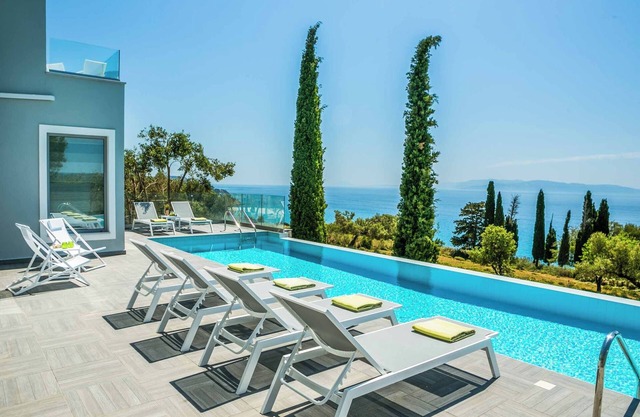 Villa Della Luna - Cette villa est proche des commodités, a une piscine privée et WI-FI
