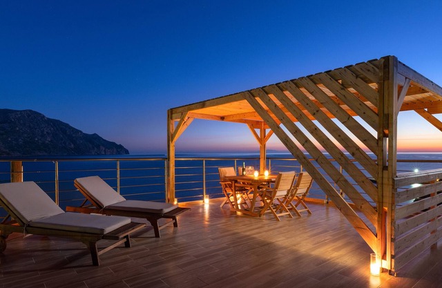 Villa Diafani, Anna.